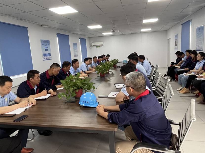 公司黨委書(shū)記王伍升送履新干部赴任 公司黨委書(shū)記王伍升送履新干部赴任