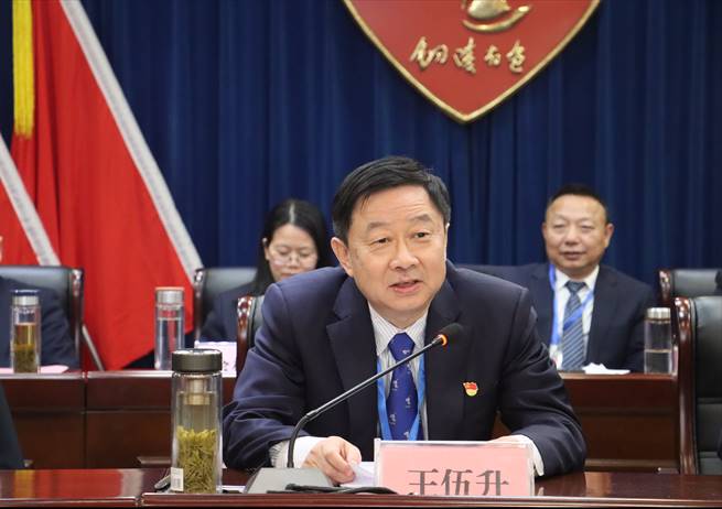 公司召開(kāi)年終“五會(huì)” 公司召開(kāi)年終“五會(huì)”